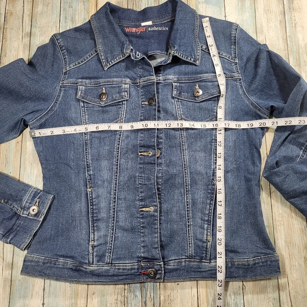 Wrangler Authentic Denim Jacket. - Picture 3 of 9